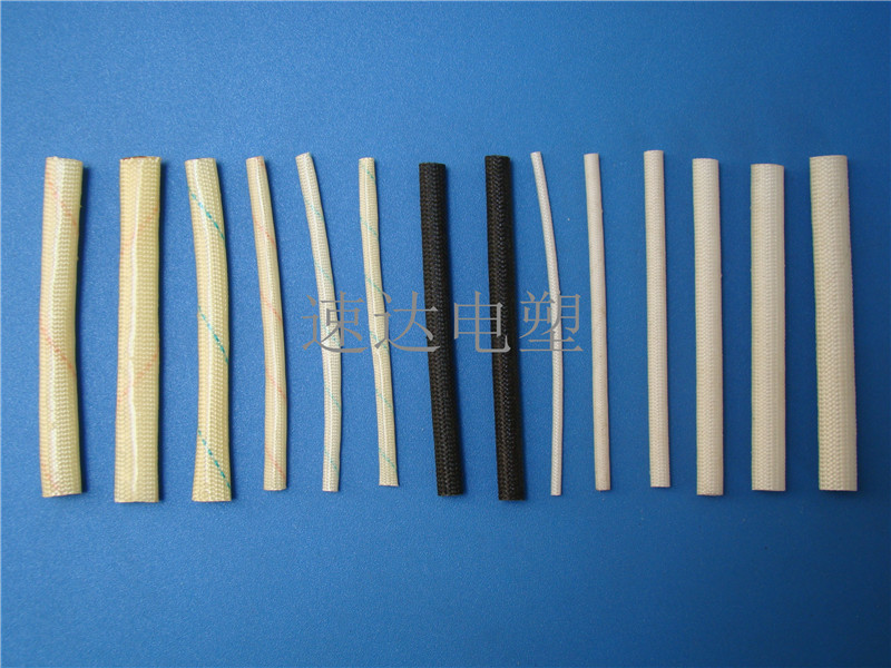 【产品说明】矽质套管、自熄管硅树脂玻璃纤维套管(也称矽质套管或自熄管)是以无碱玻璃纤维编织成管状后浸涂有机硅树脂,并加热固化而成。它具有较强的介电性能,较高的耐热性,良好的自熄性及柔软性,产品广泛应用于家用电器、电机、电力通讯、电热制品、照明灯饰、电视及电子仪器的内部线集束等绝缘保护。 【产品说明】矽质套管、自熄管硅树脂玻璃纤维套管(也称矽质套管或自熄管)是以无碱玻璃纤维编织成管状后浸涂有机硅树脂,并加热固化而成。它具有较强的介电性能,较高的耐热性,良好的自熄性及柔软性,产品广泛应用于家用电器、电机、电力通讯、电热制品、照明灯饰、电视及电子仪器的内部线集束等绝缘保护。