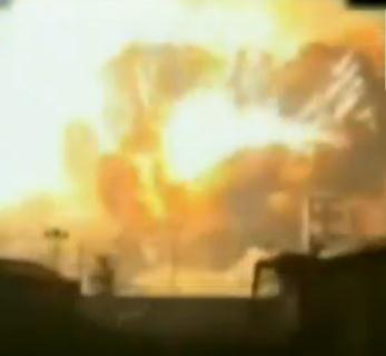 震撼,【冒死拍摄】天津爆炸现场近距离图片,1000多台全新汽车被烧融掉了 震撼,【冒死拍摄】天津爆炸现场近距离图片,1000多台全新汽车被烧融掉了